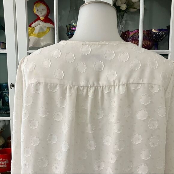 White Shimmer Floral Blouse Split Neck Sz Med LOFT - Picture 9 of 12